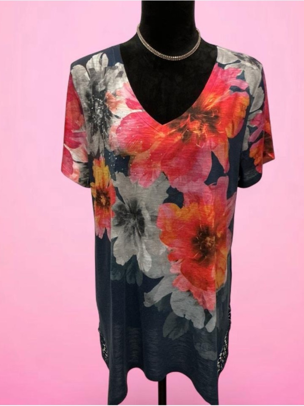 🌸Time and Tru Navy V-Neck Short Sleeve Top with Pink Orange Floral Print